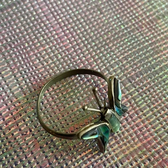 Vintage Mother of Pearl Butterfly ring 🦋 - Picture 2 of 3